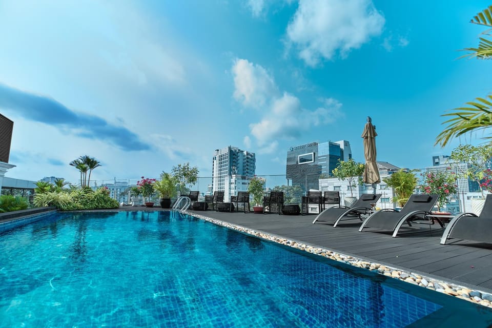 Day, Swimming pool, sunbed