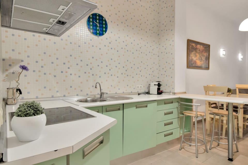 Kitchen or kitchenette