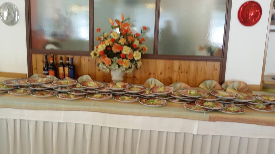 Food and drinks, Buffet breakfast