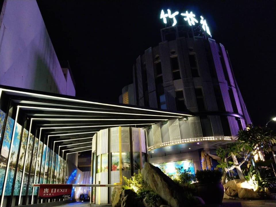 Facade/entrance, Off site, Night