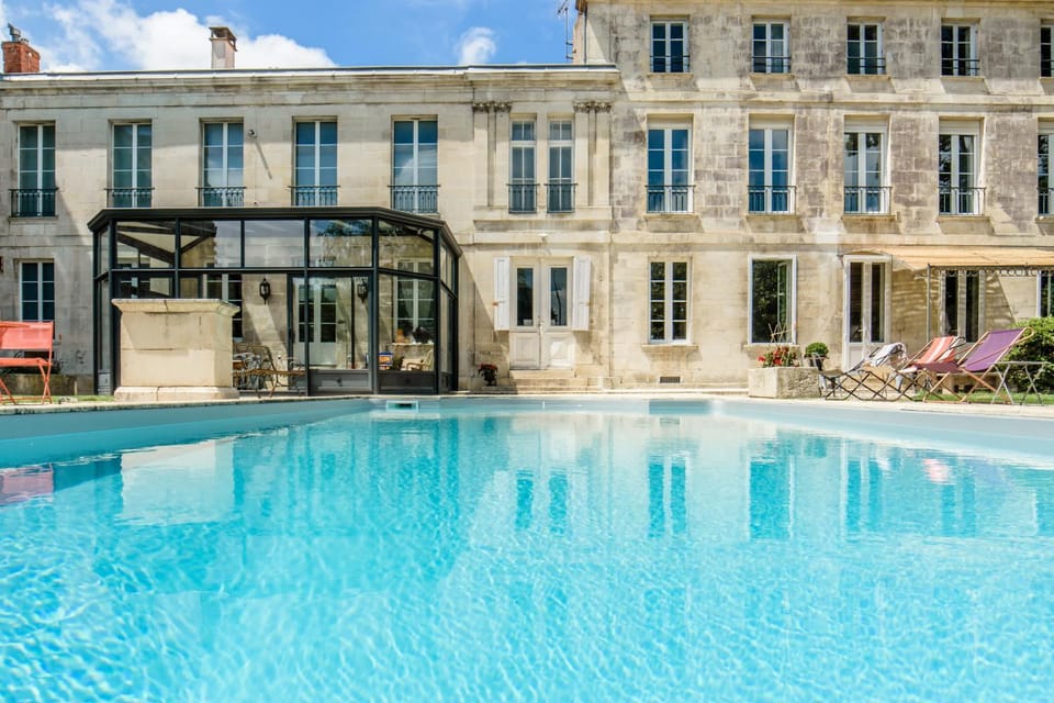 Property building, Pool view, Swimming pool, Swimming pool, sunbed