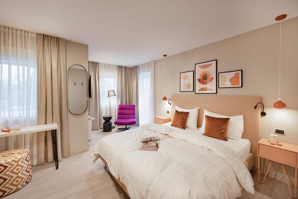 Bed, Photo of the whole room, Bedroom
