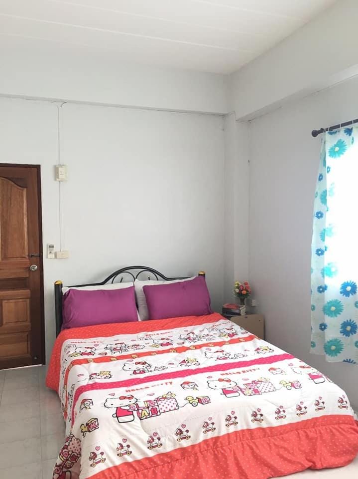 Property building, Photo of the whole room, Bedroom