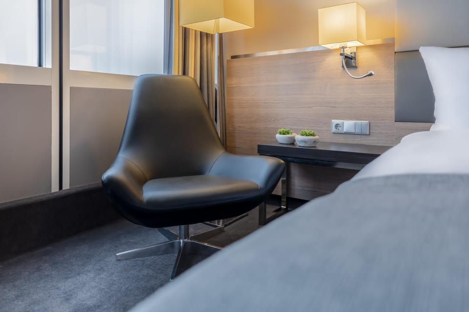 Bed, Seating area, Bedroom