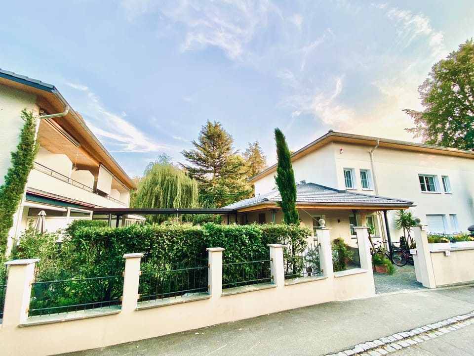 Property building, Off site, Street view