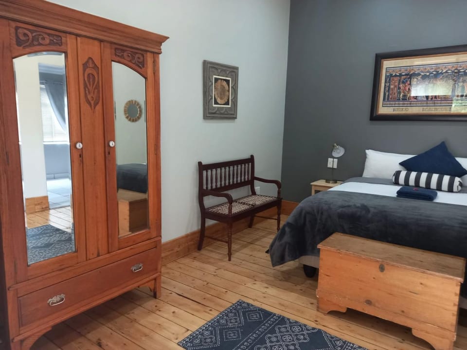 Photo of the whole room, wardrobe