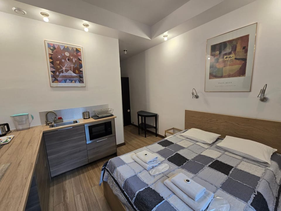 Bed, Kitchen or kitchenette, Bedroom