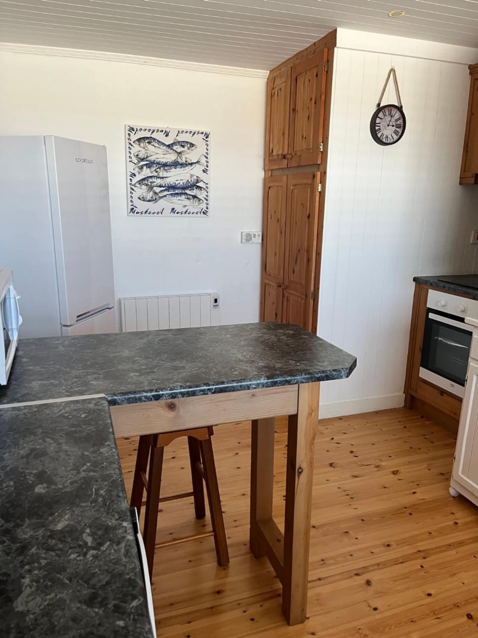 Kitchen or kitchenette, Dining area, oven, stove
