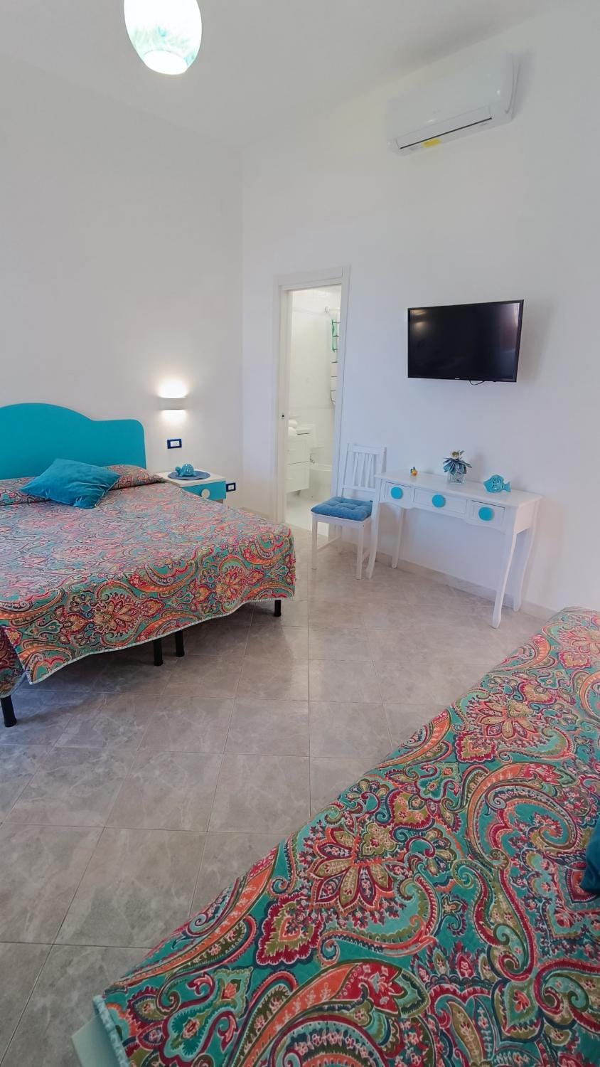 Bed, Photo of the whole room, air conditioner