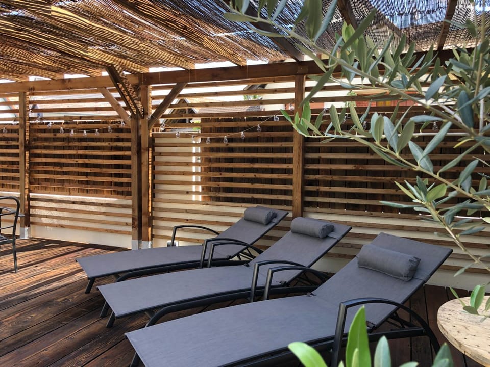 Patio, Balcony/Terrace, sunbed