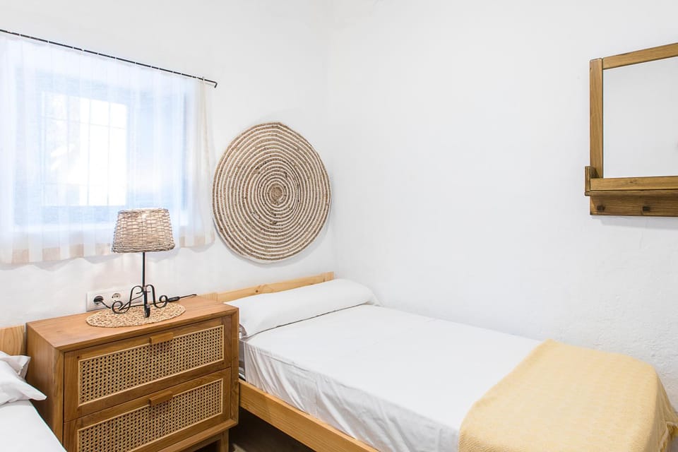 Bed, Photo of the whole room, Bedroom, Garden view, heating, internet