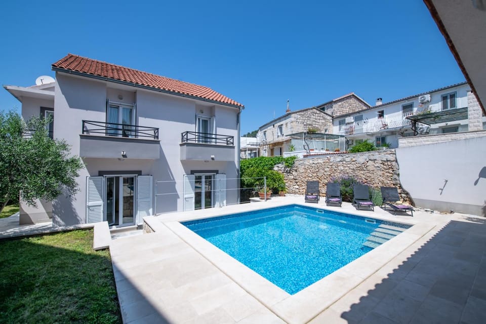Property building, Patio, Pool view, Swimming pool, sunbed