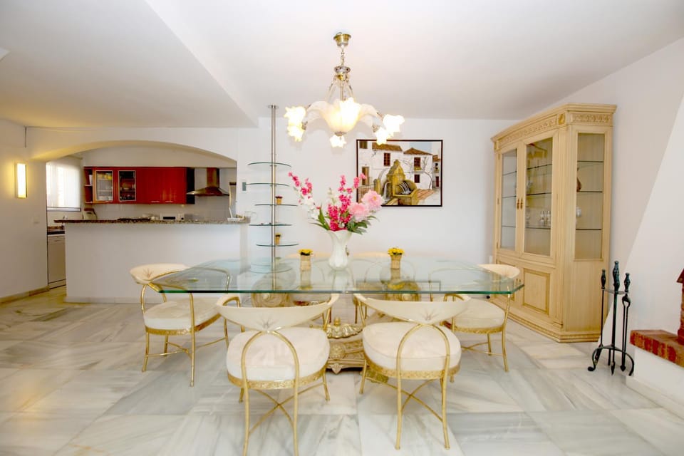 Living room, Dining area