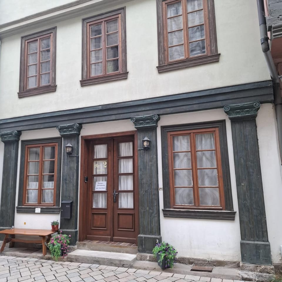 Property building, Facade/entrance, Day