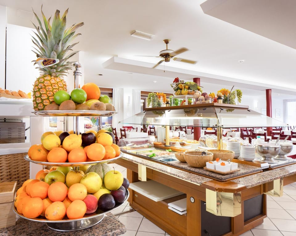 Restaurant/places to eat, Food and drinks, Food