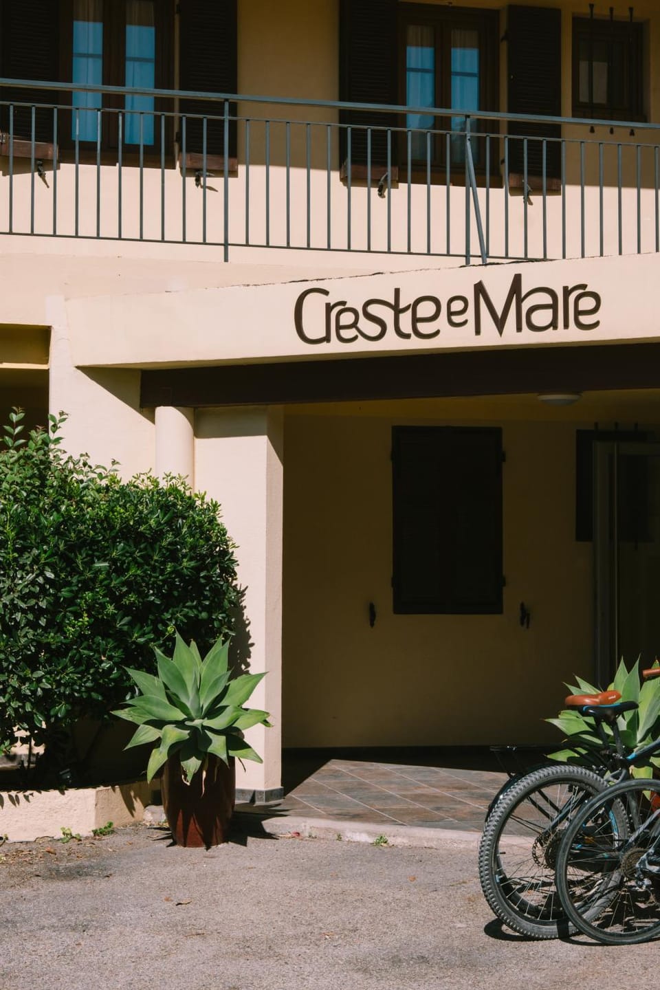 Property building, Facade/entrance