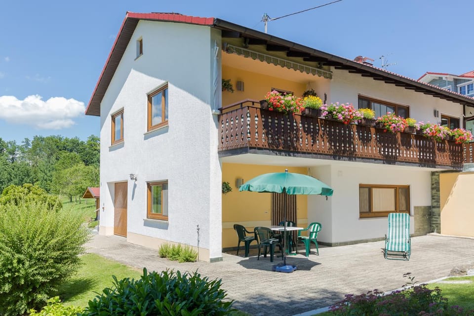 Facade/entrance, Garden, Balcony/Terrace