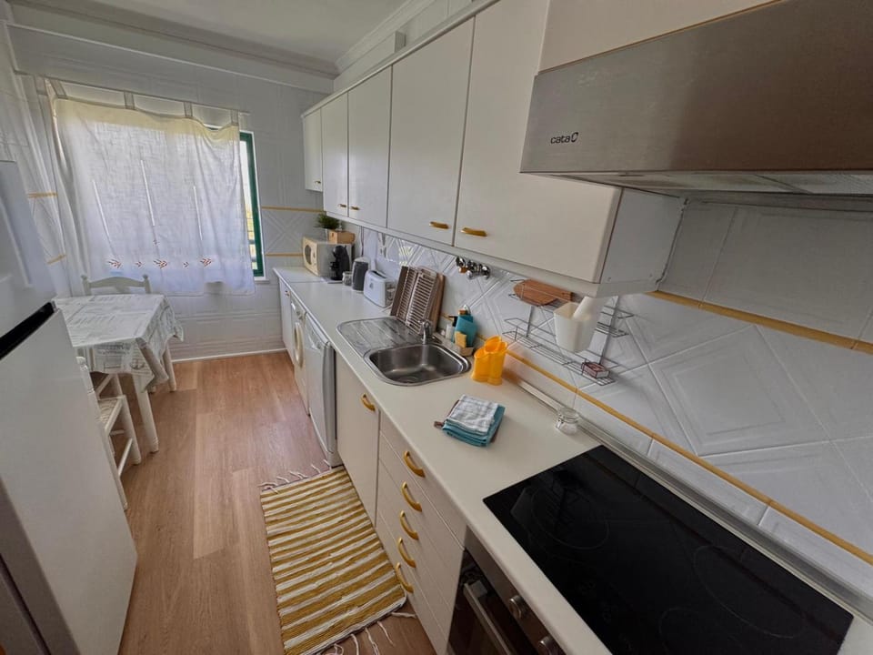 Coffee/tea facilities, Kitchen or kitchenette, dishwasher, microwave, oven, stove, toaster, washing machine