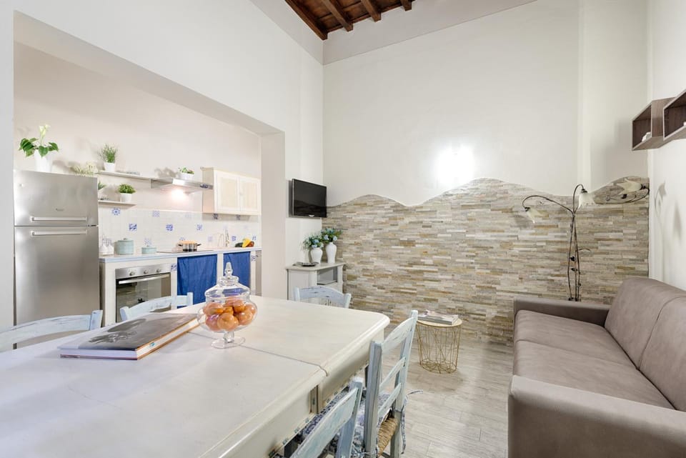 Kitchen or kitchenette, Living room, Seating area, Dining area