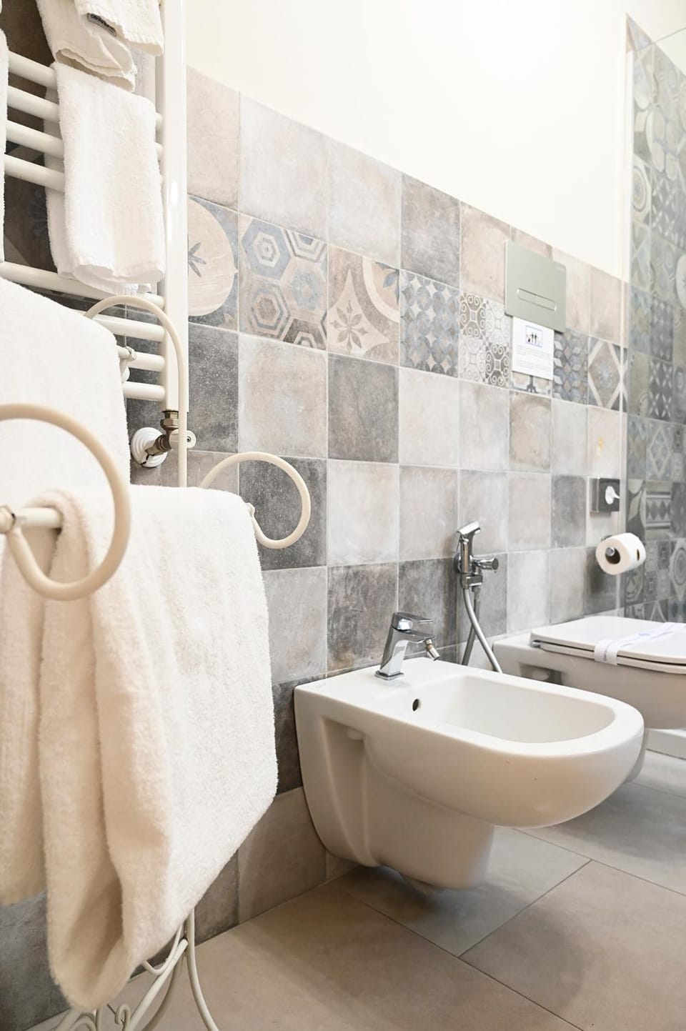 Toilet, Bathroom, towels