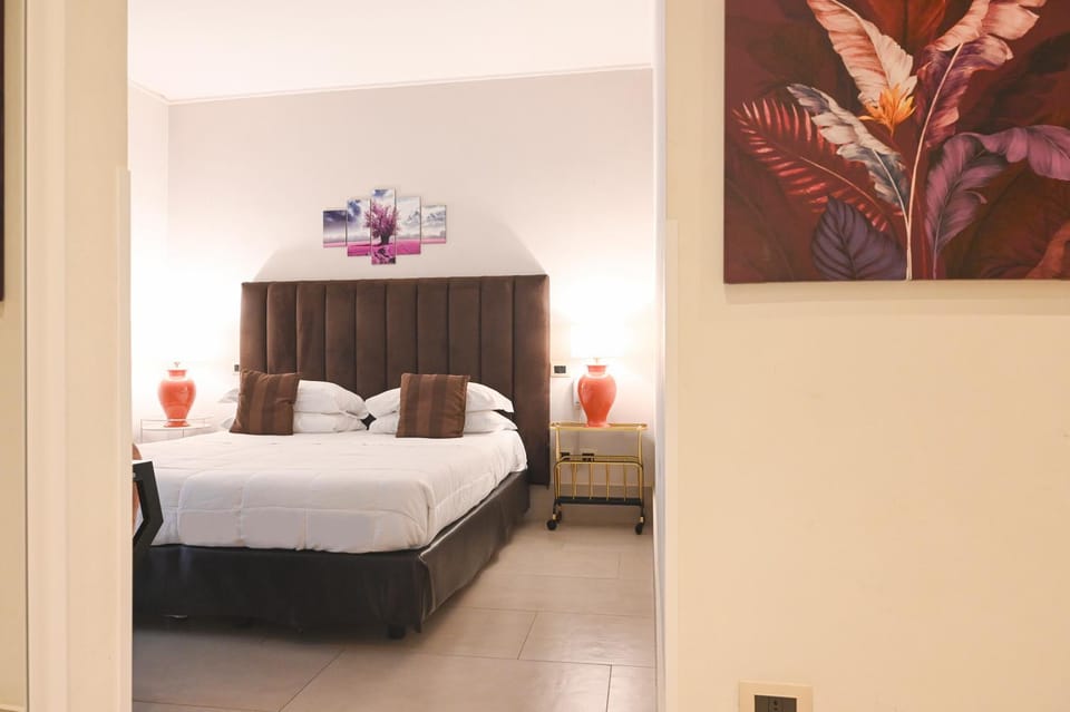 Bed, Photo of the whole room, Decorative detail, Bedroom