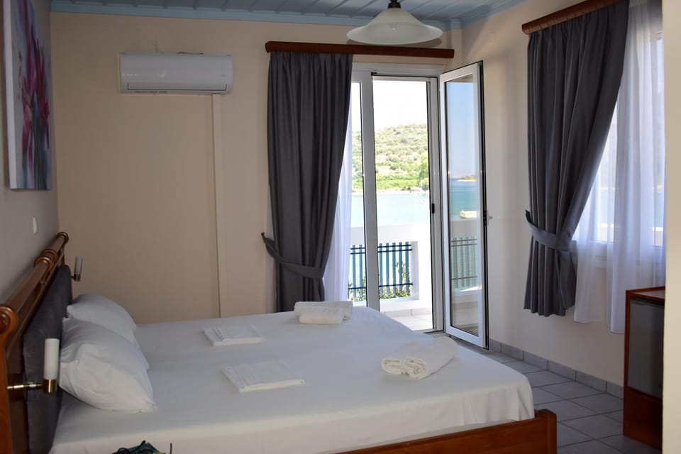 Bed, Bedroom, internet, towels, air conditioner