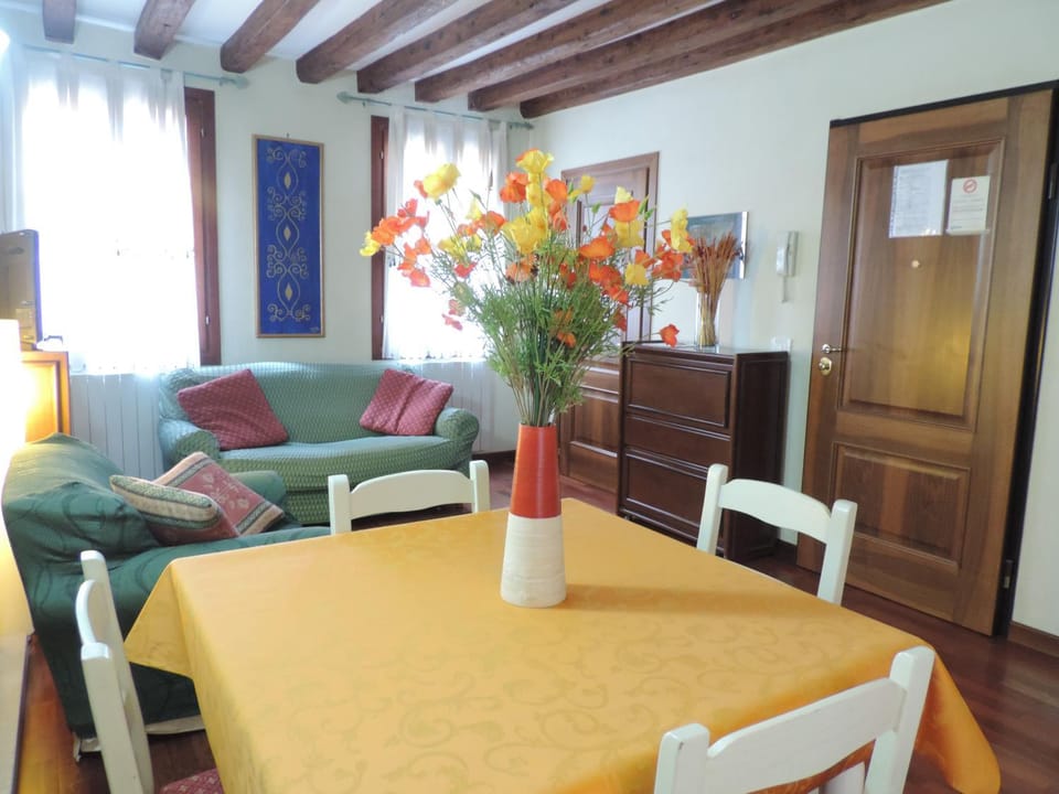Communal lounge/ TV room, Seating area