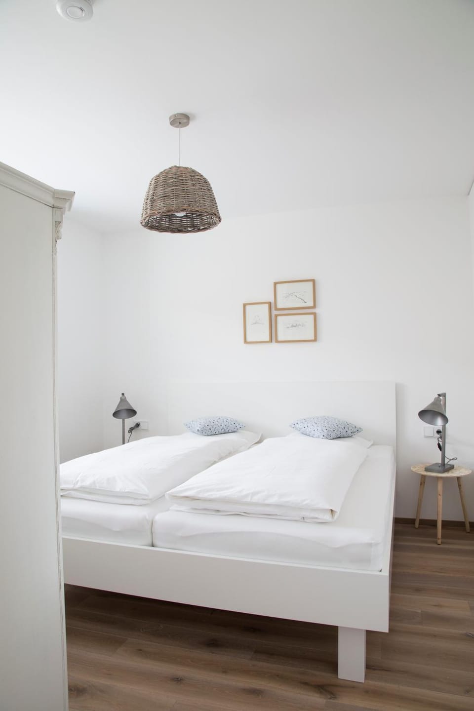 Bed, Photo of the whole room, Decorative detail, Bedroom