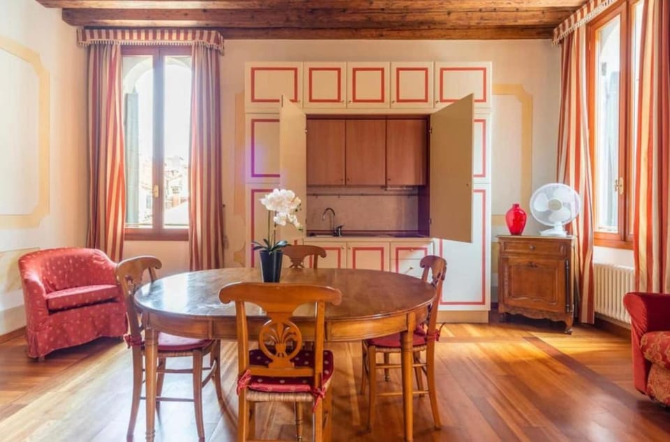 Living room, Dining area
