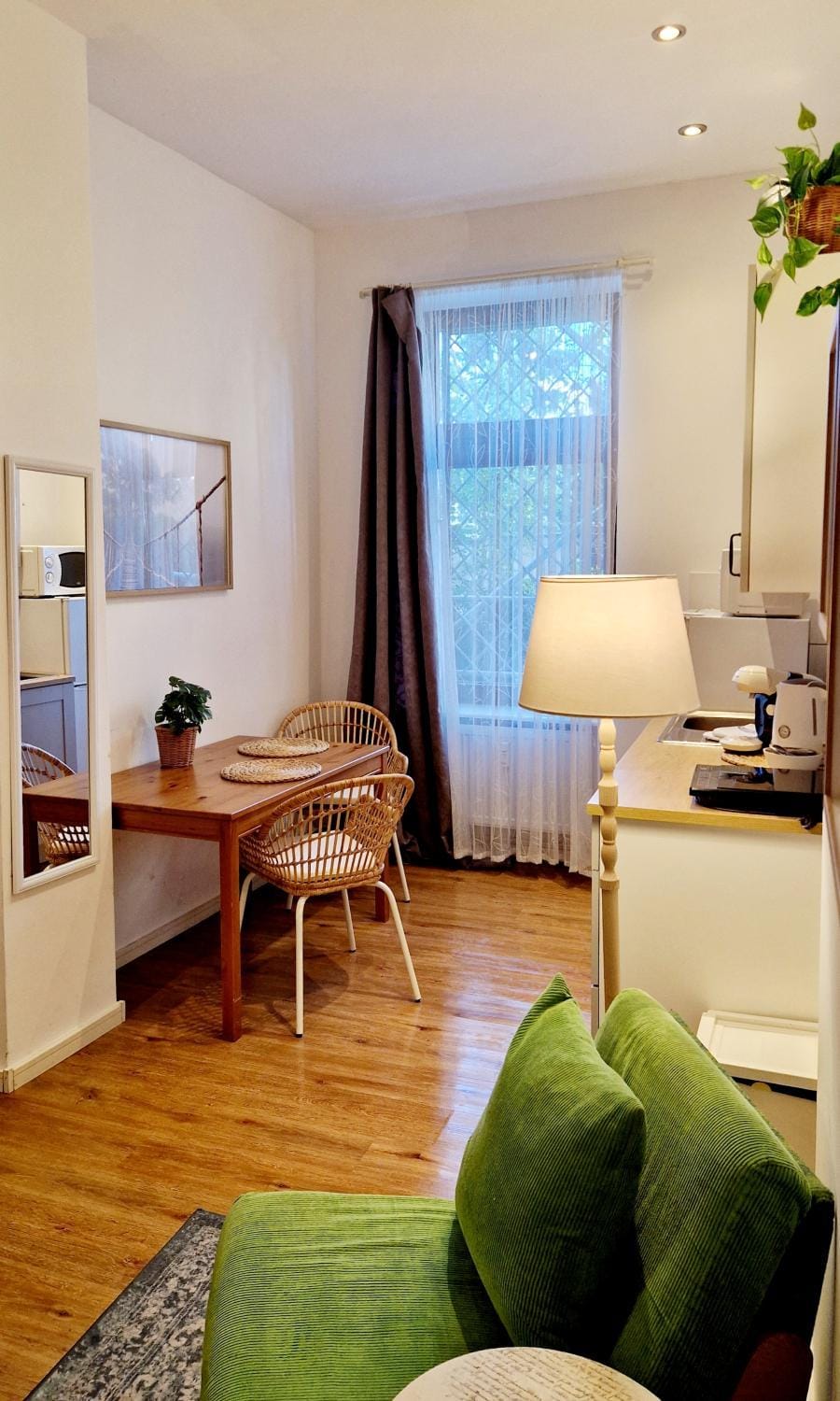 Kitchen or kitchenette, Photo of the whole room, Seating area, Dining area