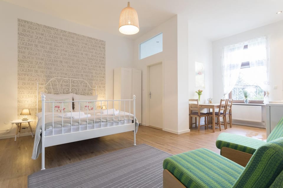 Photo of the whole room, Bedroom