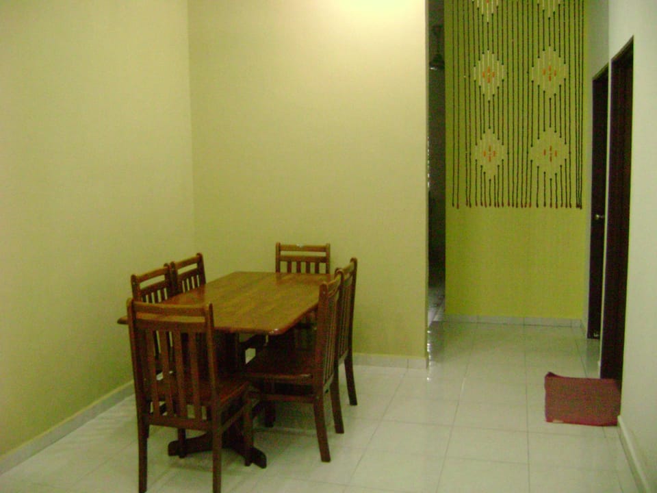 Homestay Amsyarah Bed and Breakfast in Perak Tengah District