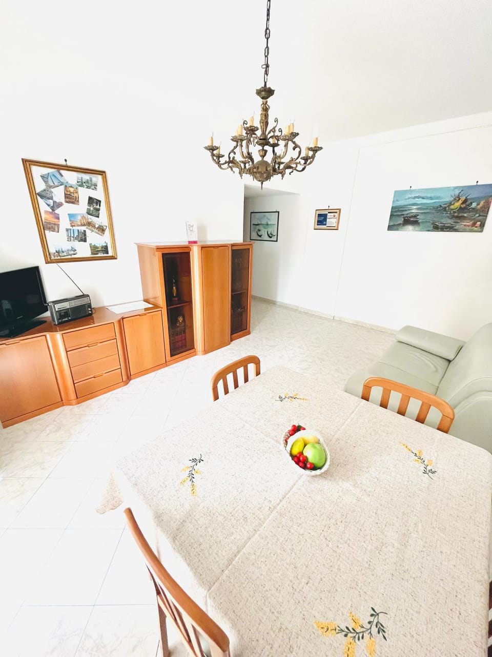 Communal lounge/ TV room