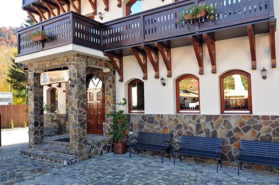 Pensiunea Manidum Bed and Breakfast in Prahova, Romania