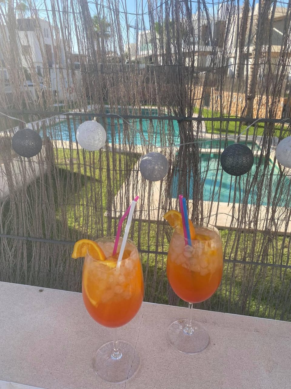 Swimming pool, Drinks, Alcoholic drinks