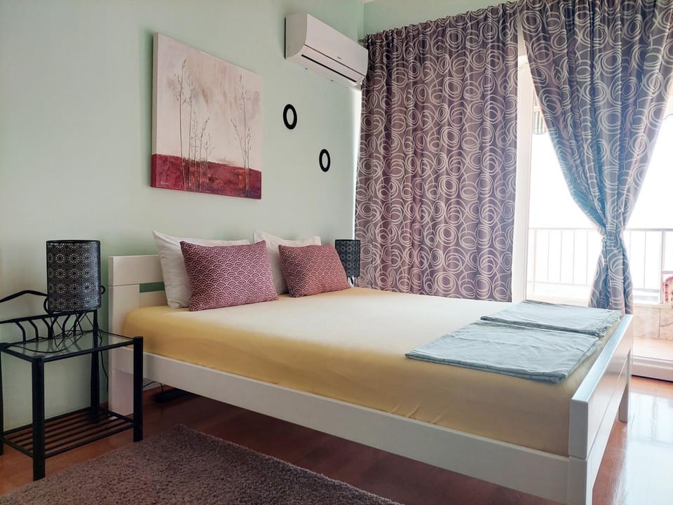 Bed, air conditioner