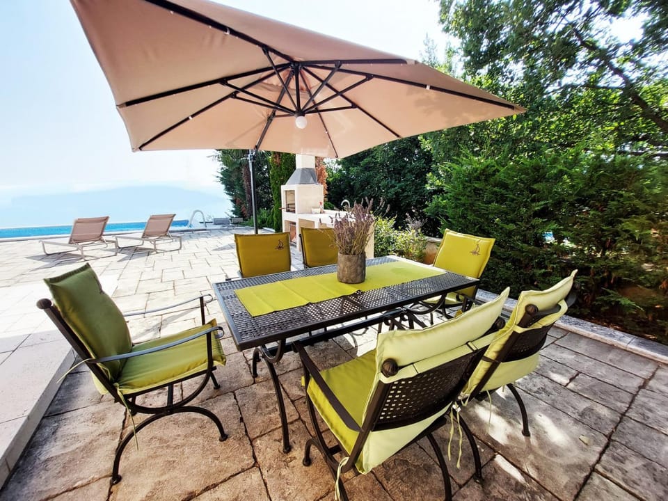 Patio, Day, Natural landscape, Garden, View (from property/room), Seating area, Garden view, Sea view, sunbed