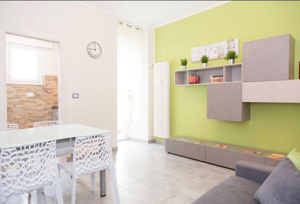 Living room, Lounge or bar, Seating area, Dining area