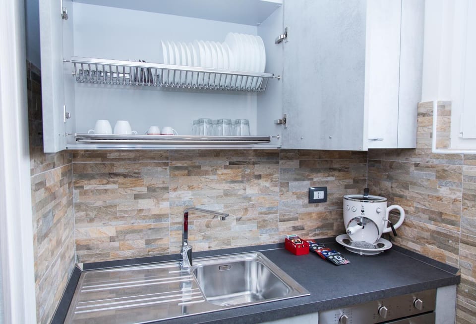 Coffee/tea facilities, Kitchen or kitchenette, Communal kitchen