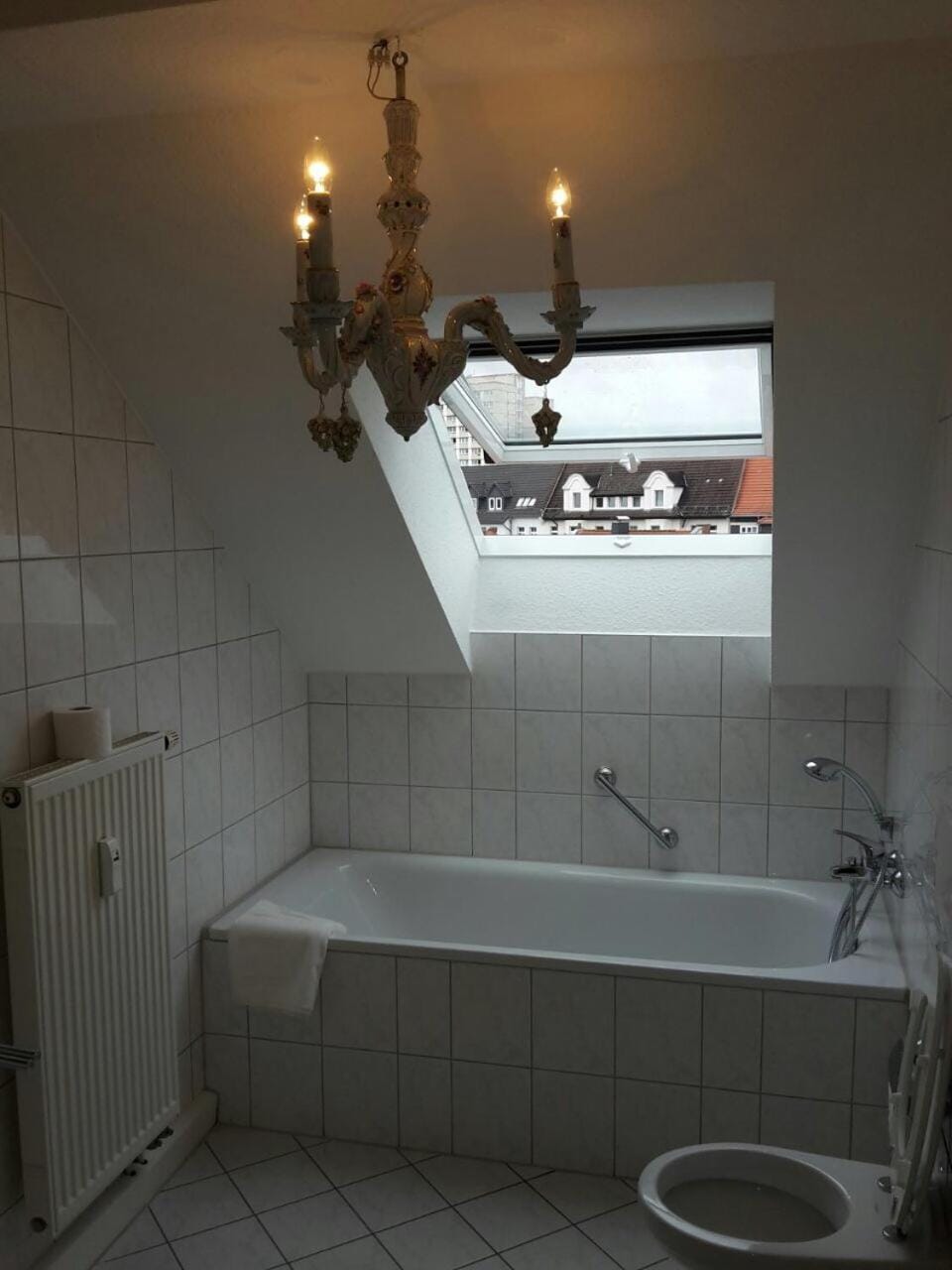 Photo of the whole room, Decorative detail