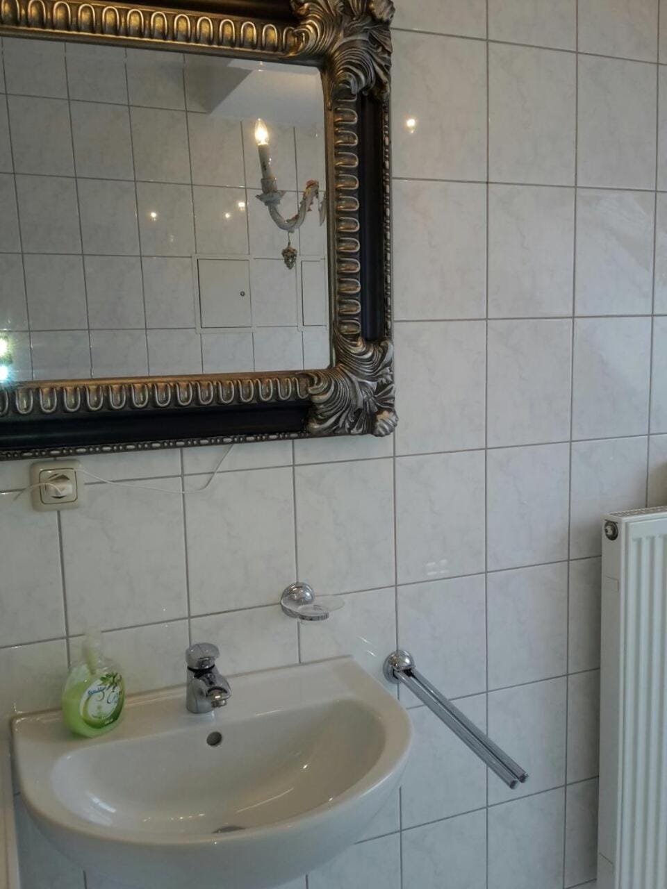 Photo of the whole room, Decorative detail