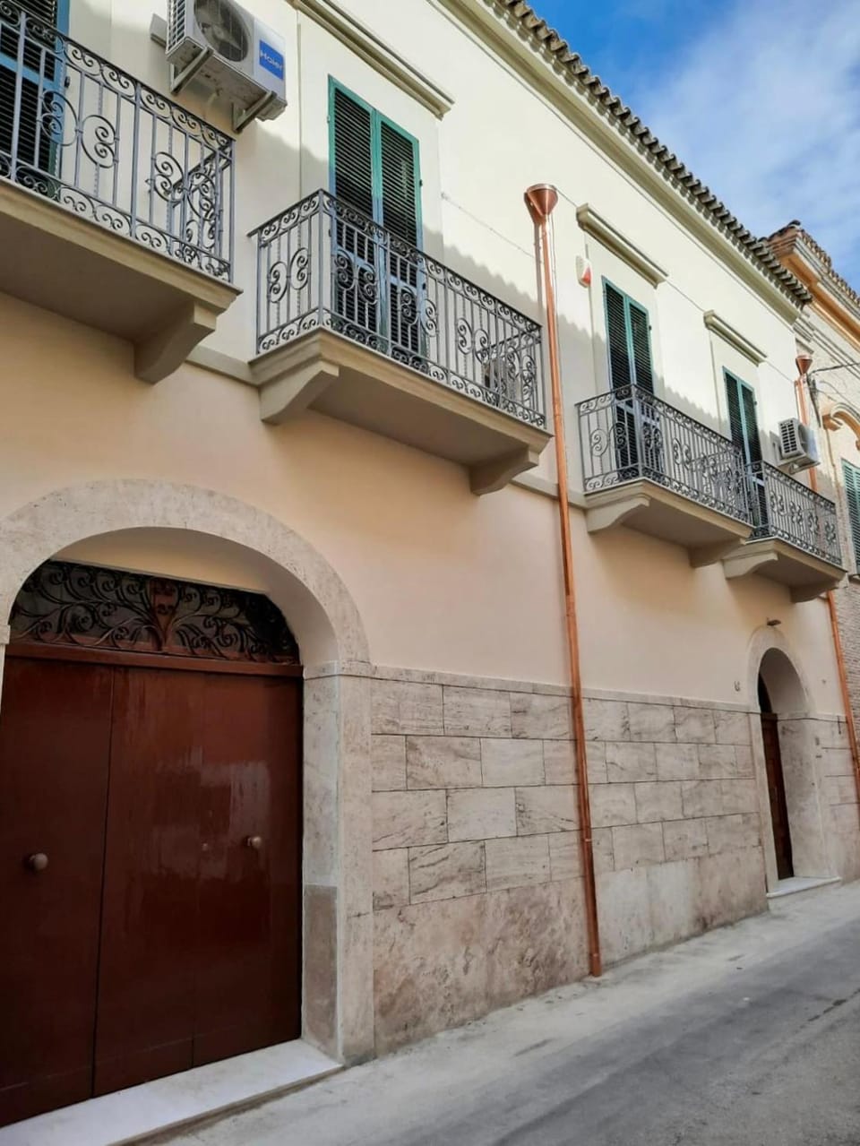 Facade/entrance