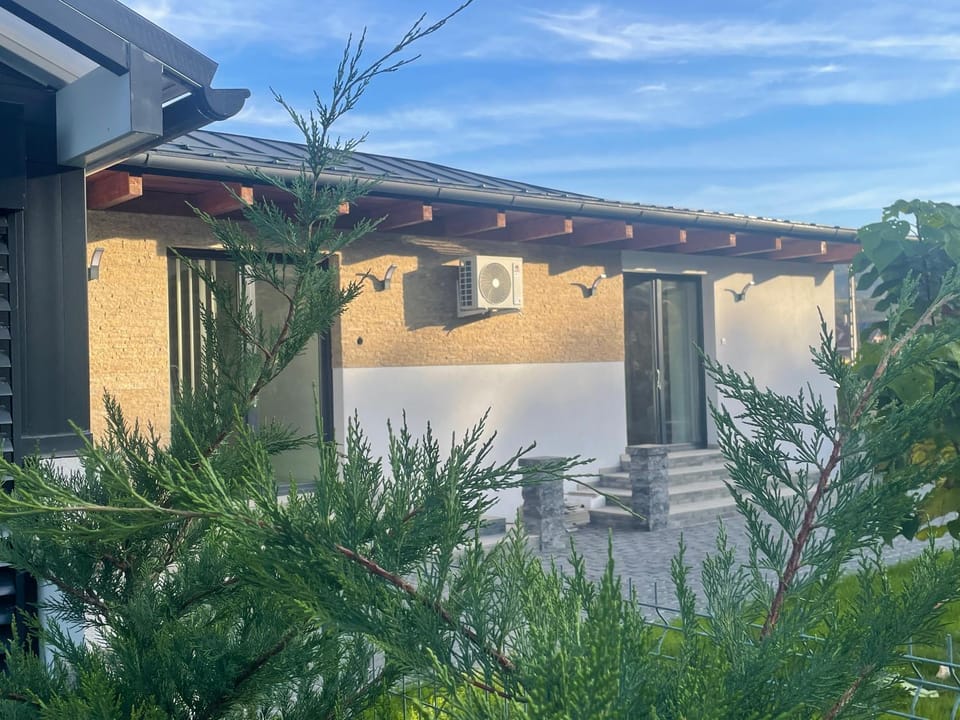 Győri vendégház Bed and Breakfast in Slovakia