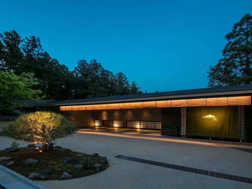 Facade/entrance, Night