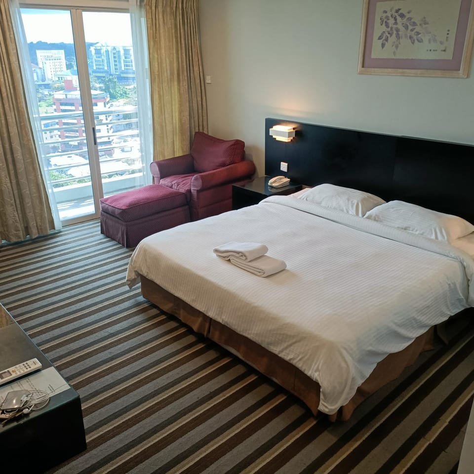 Bed, Photo of the whole room, Bedroom, City view
