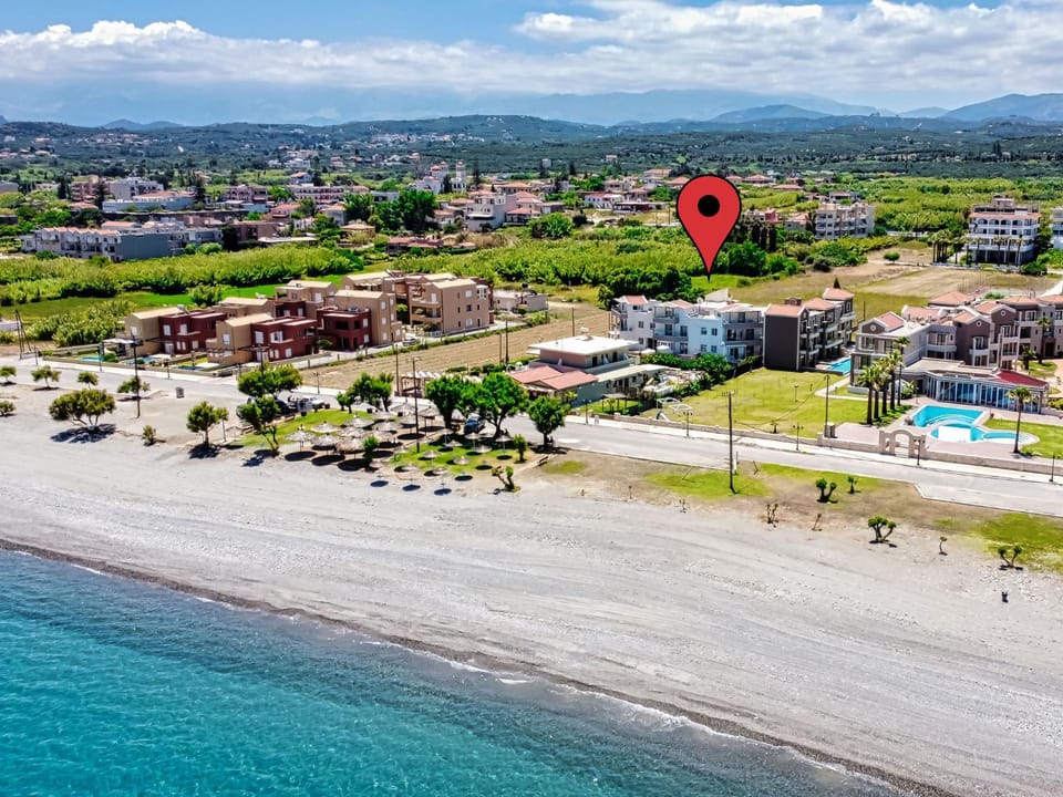 Property building, Natural landscape, Bird's eye view, Beach, Mountain view, Sea view, Location