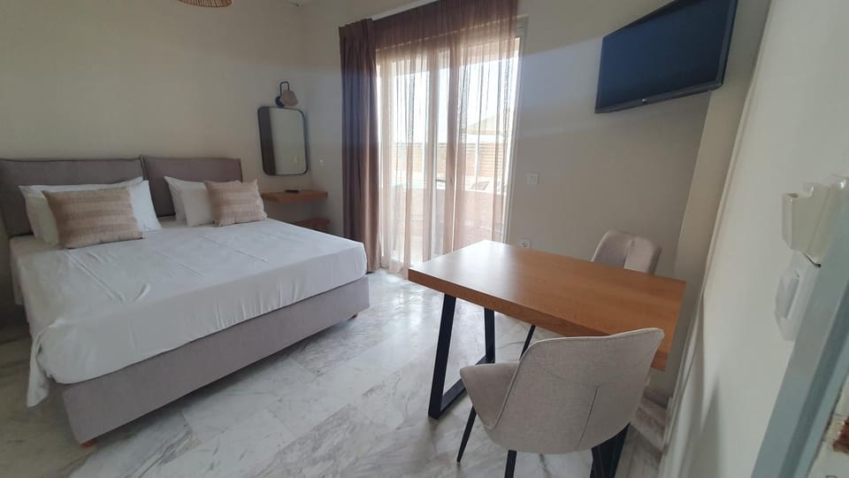 Bed, TV and multimedia, Seating area, Dining area, Evening entertainment