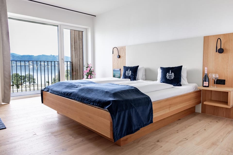 Bed, Natural landscape, View (from property/room), Balcony/Terrace, Photo of the whole room, Bedroom