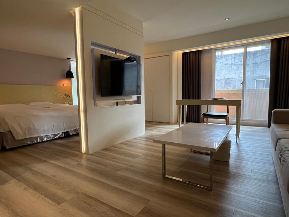 TV and multimedia, Living room, Photo of the whole room, Seating area