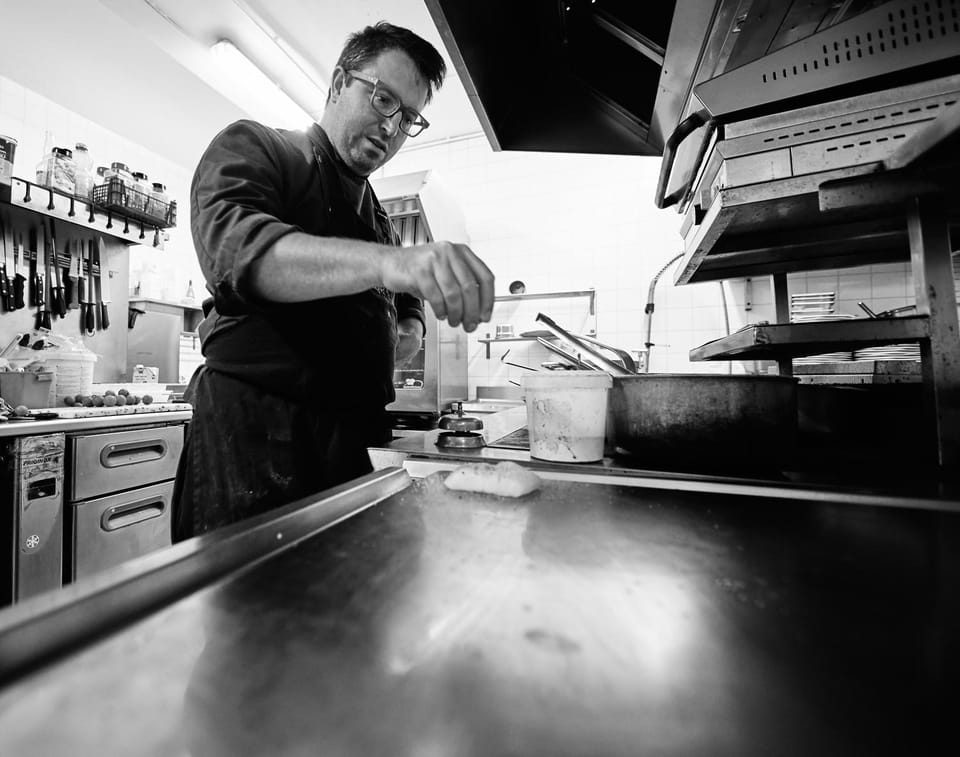 Restaurant/places to eat, kitchen